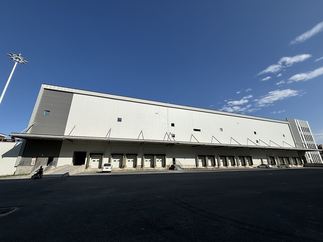 Fabric Ducting System Applied to the Cold Chain Logistics Project at the Urumqi Consolidation Center for China-Europe Railway Express